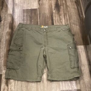 Carhartt men’s relaxed fit olive shorts. Size 42